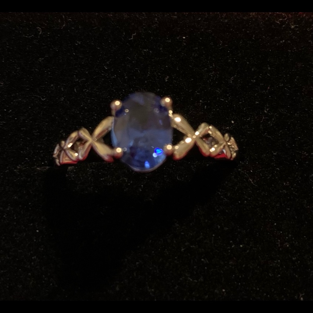 Exquisite Sterling Silver Blue Crystal Ring - Picture 1 of 5